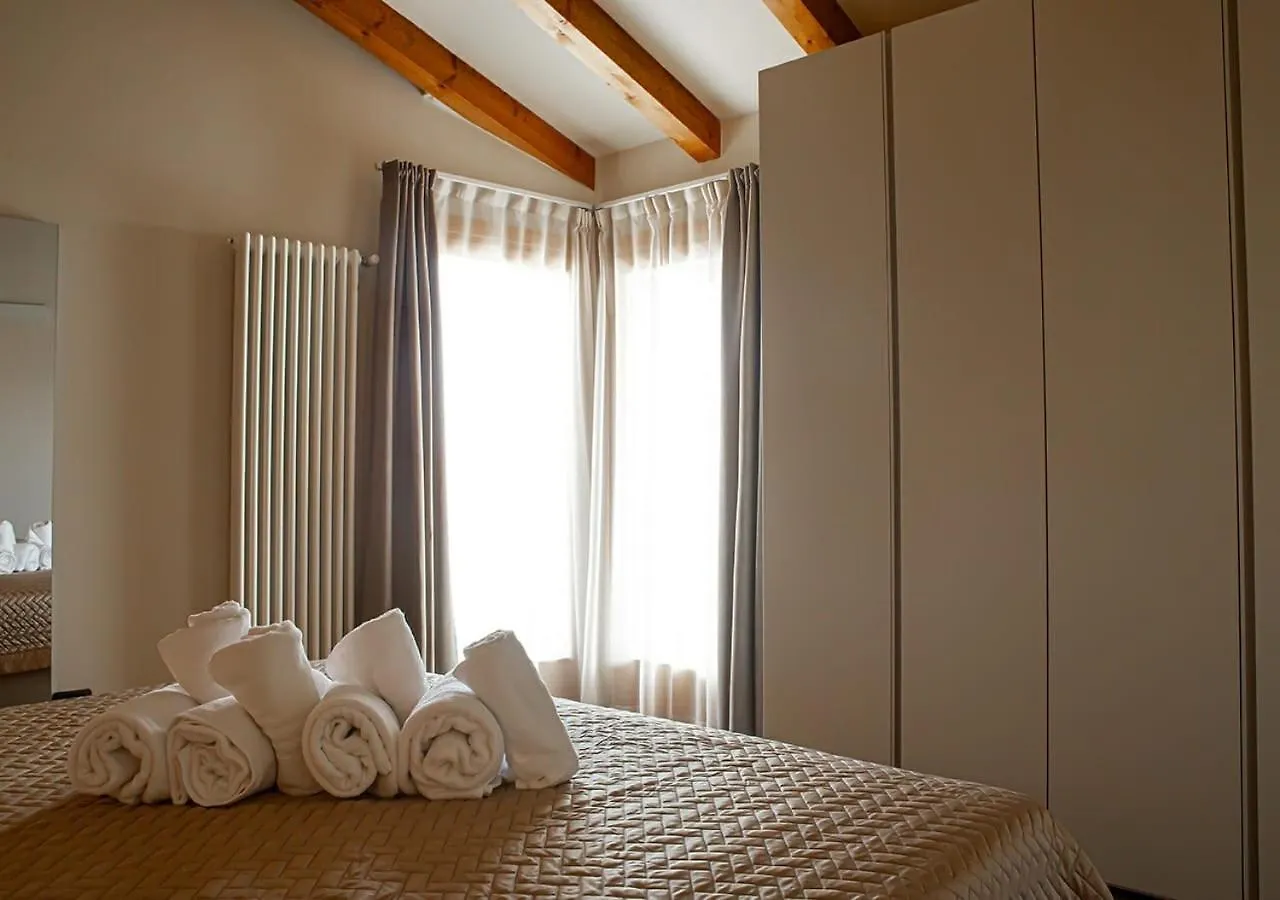 Sirmione Rosselli Apartments 0*,